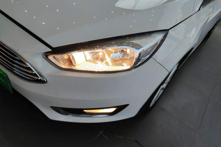 Used Ford Focus 2015 Sedan EcoBoost 180 Automatic Elite Model Left Front Headlight