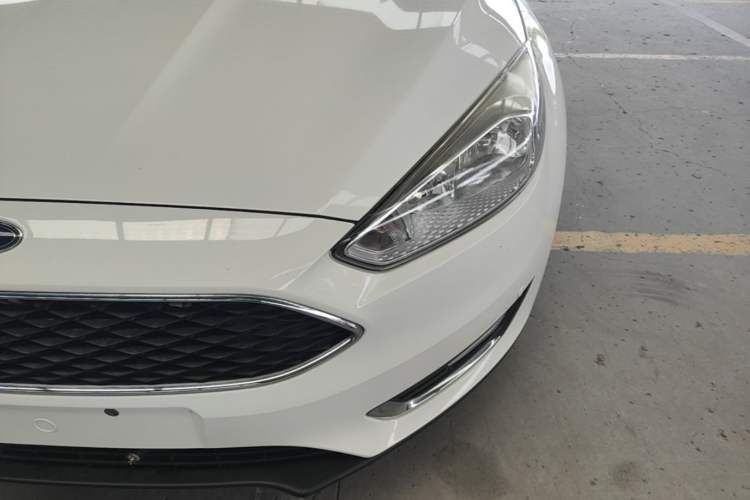 Used Ford Focus 2015 Hatchback 1.6L Automatic Fashion Edition Left Front Headlight