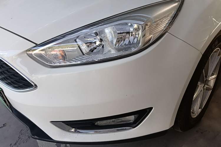 Used Ford Focus 2015 Hatchback 1.6L Automatic Fashion Edition Left Front Headlight