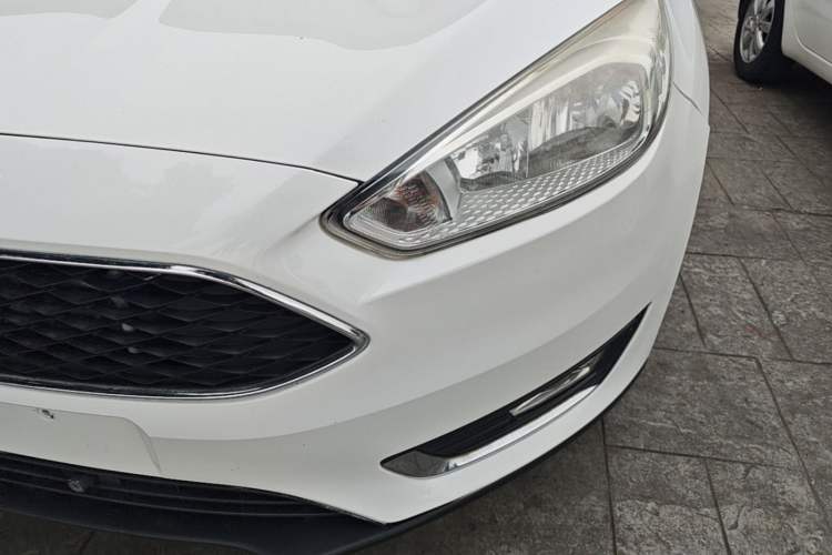 Used Ford Focus 2015 Hatchback EcoBoost 125 Automatic Supreme Style Edition Left Front Headlight