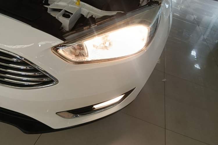 Used Ford Focus 2015 Sedan 1.6L Automatic Trend Model Left Front Headlight