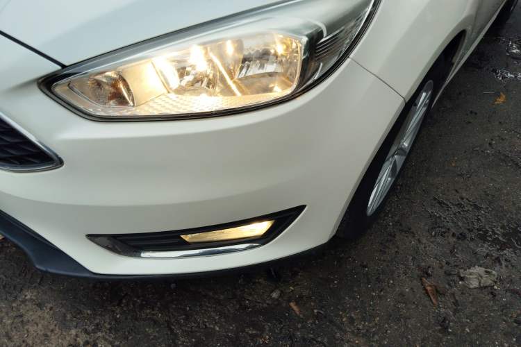 Used Ford Focus 2015 Hatchback 1.6L Automatic Fashion Edition Left Front Headlight
