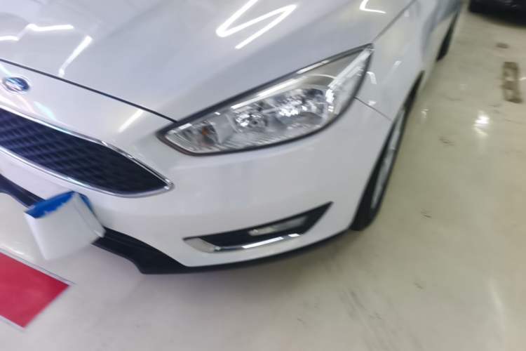 Used Ford Focus 2015 Hatchback EcoBoost 125 Automatic Supreme Style Edition Left Front Headlight