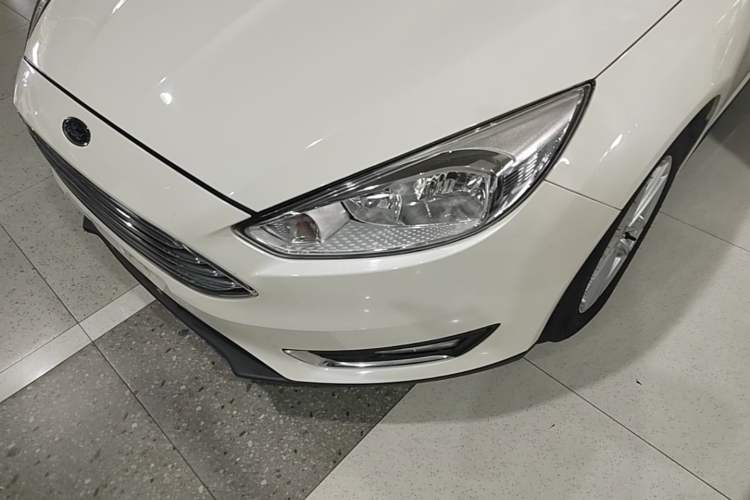Used Ford Focus 2015 Sedan EcoBoost 180 Automatic Elite Model Left Front Headlight