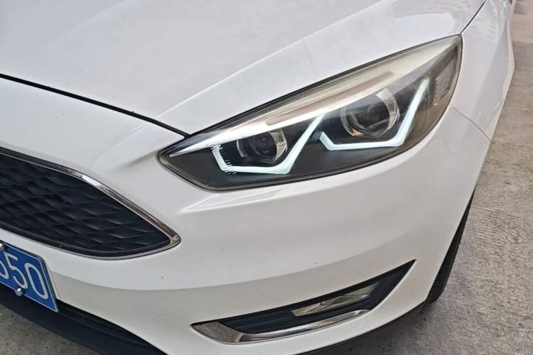 Used Ford Focus 2015 Hatchback 1.6L Automatic Fashion Edition Left Front Headlight