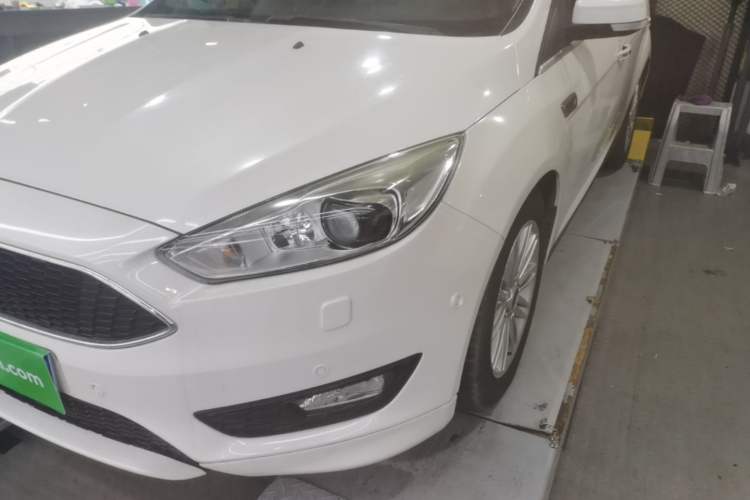 Used Ford Focus 2015 Sedan EcoBoost 180 Automatic Flagship Model Left Front Headlight