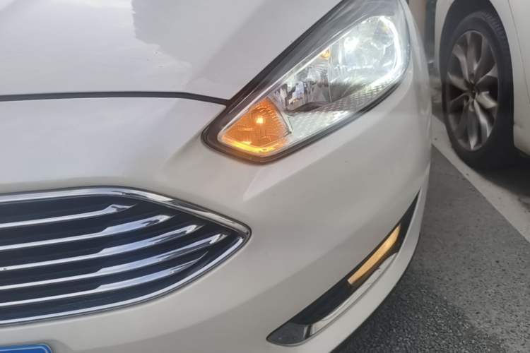 Used Ford Focus 2015 Sedan 1.6L Automatic Trend Model Left Front Headlight