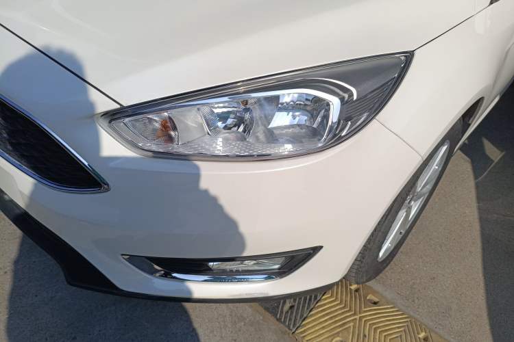 Used Ford Focus 2015 Hatchback 1.6L Automatic Fashion Edition Left Front Headlight