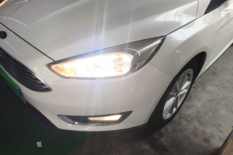 Used Ford Focus 2015 Sedan EcoBoost 125 Automatic Supreme Style Edition Left Front Headlight