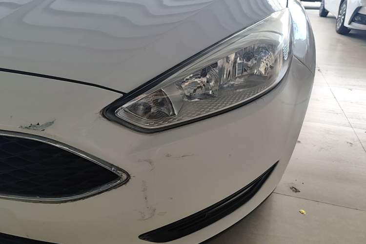 Used Ford Focus 2015 Hatchback 1.6L Manual Comfort Edition Left Front Headlight
