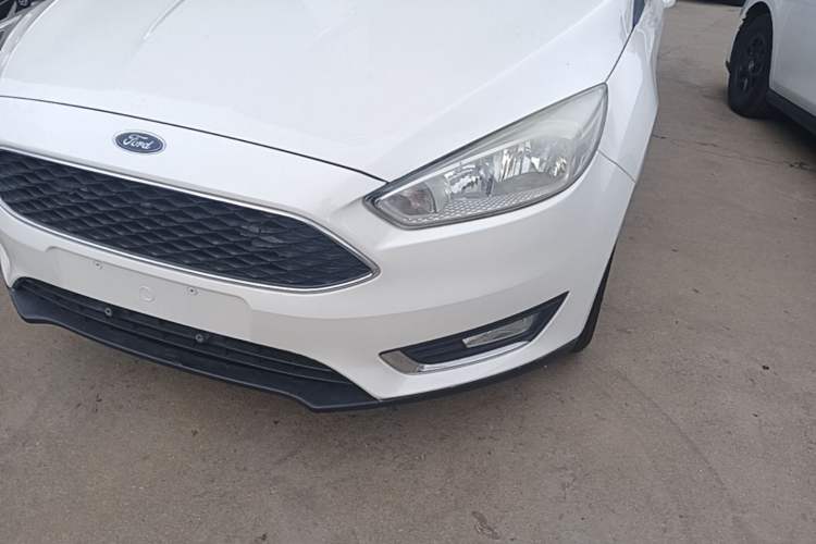 Used Ford Focus 2015 Hatchback 1.6L Automatic Fashion Edition Left Front Headlight