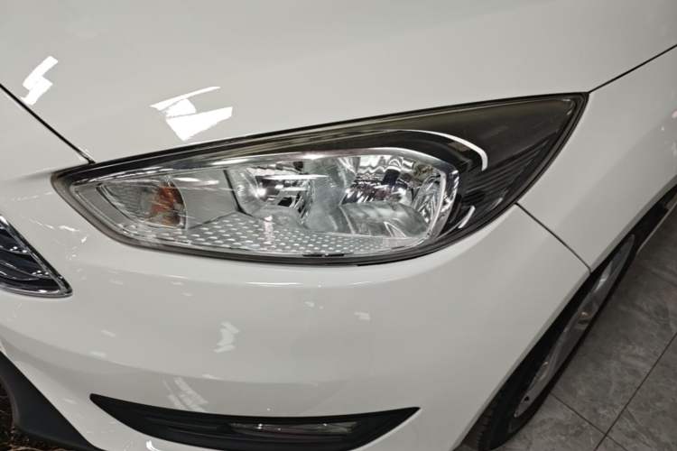 Used Ford Focus 2015 Sedan 1.6L Automatic Comfort Model Left Front Headlight