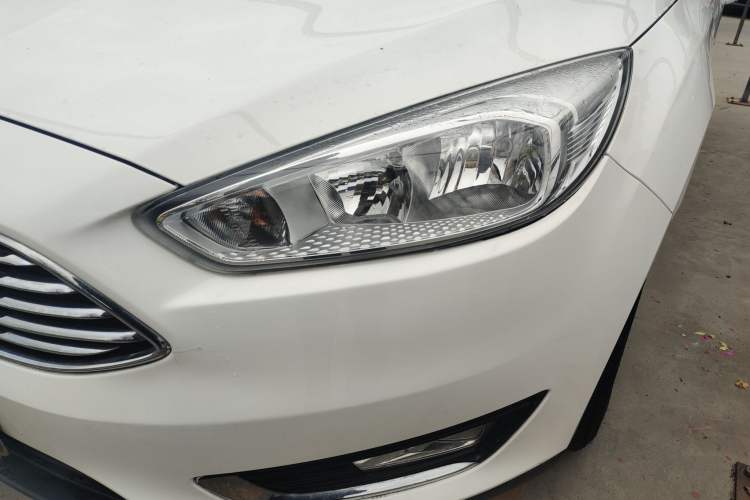 Used Ford Focus 2015 Sedan 1.6L Automatic Trend Model Left Front Headlight