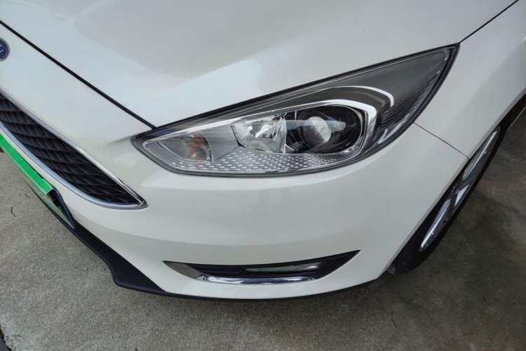 Used Ford Focus 2015 Hatchback EcoBoost 180 Automatic Elite Model Left Front Headlight