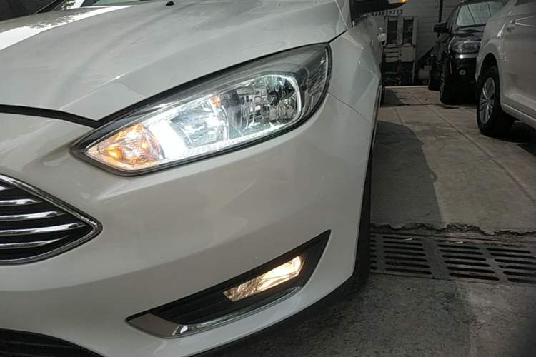 Used Ford Focus 2015 Sedan EcoBoost 180 Automatic Elite Model Left Front Headlight