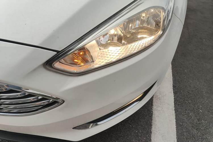 Used Ford Focus 2015 Sedan 1.6L Automatic Trend Model Left Front Headlight