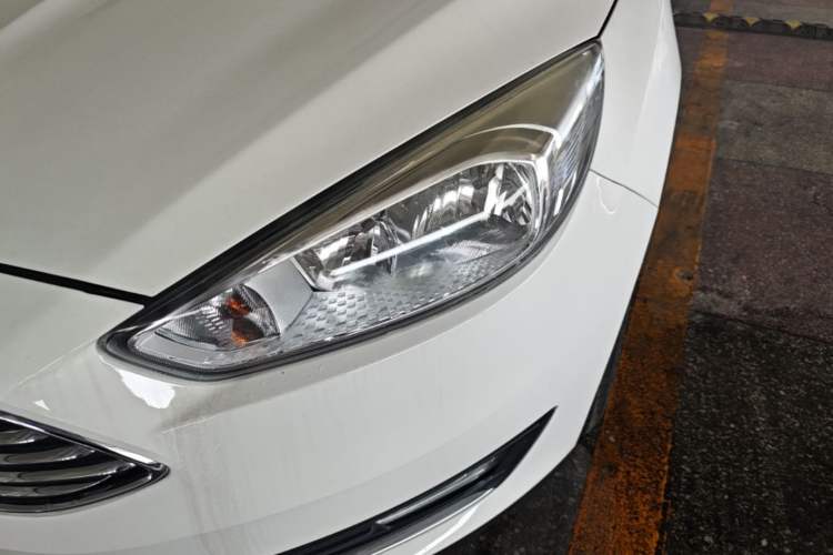 Used Ford Focus 2015 Sedan 1.6L Automatic Trend Model Left Front Headlight