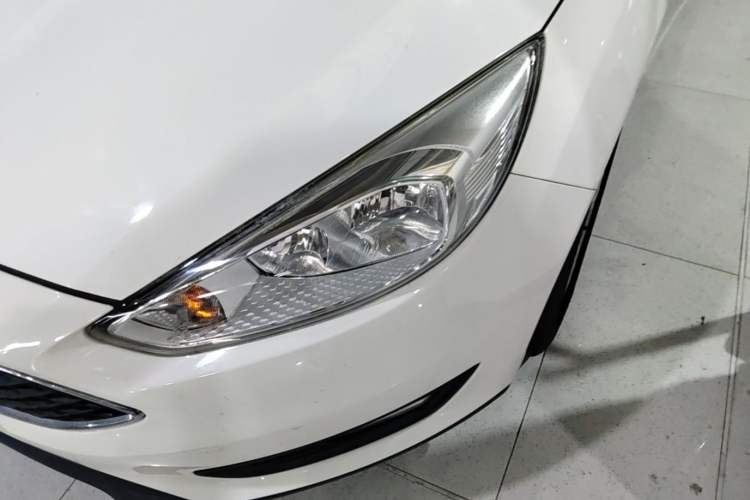 Used Ford Focus 2015 Hatchback 1.6L Manual Comfort Edition Left Front Headlight
