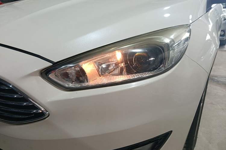 Used Ford Focus 2015 Sedan 1.6L Automatic Trend Model Left Front Headlight