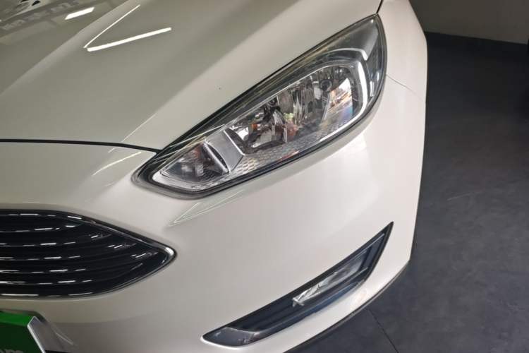 Used Ford Focus 2015 Sedan EcoBoost 180 Automatic Elite Model Left Front Headlight