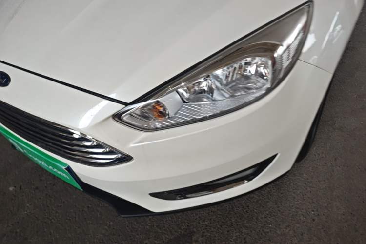 Used Ford Focus 2015 Sedan EcoBoost 180 Automatic Elite Model Left Front Headlight