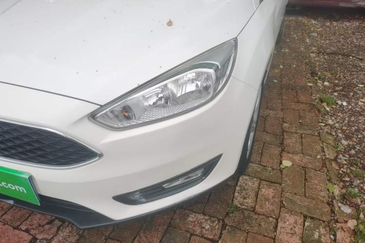 Used Ford Focus 2015 Hatchback 1.6L Manual Comfort Edition Left Front Headlight