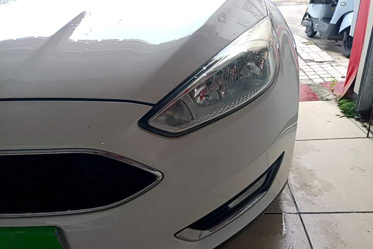 Used Ford Focus 2015 Hatchback 1.6L Automatic Fashion Edition Left Front Headlight