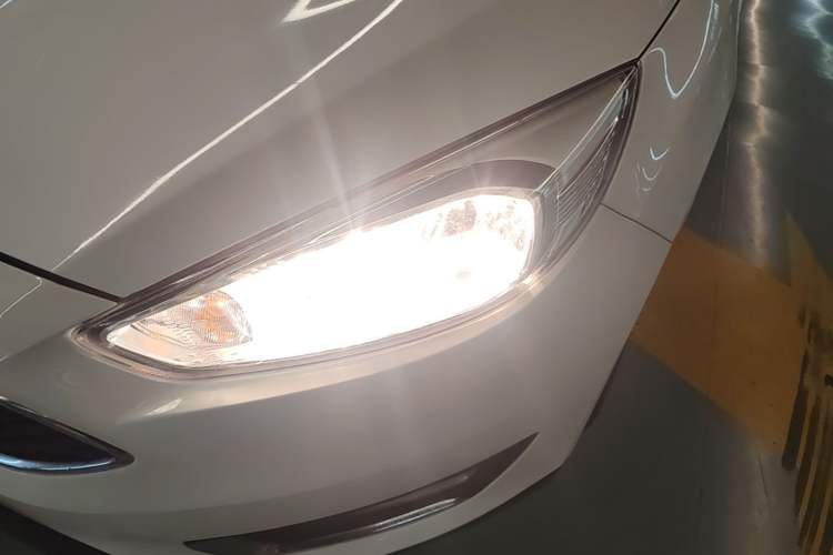 Used Ford Focus 2015 Hatchback 1.6L Automatic Fashion Edition Left Front Headlight
