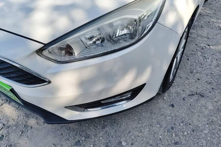 Used Ford Focus 2015 Hatchback EcoBoost 125 Automatic Supreme Style Edition Left Front Headlight