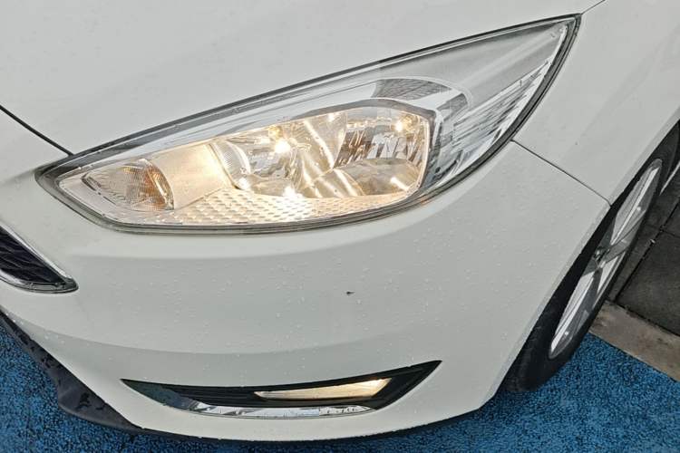 Used Ford Focus 2015 Hatchback 1.6L Automatic Fashion Edition Left Front Headlight