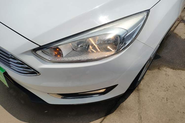 Used Ford Focus 2015 Sedan EcoBoost 125 Automatic Supreme Style Edition Left Front Headlight