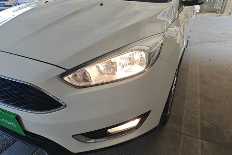 Used Ford Focus 2015 Hatchback EcoBoost 180 Automatic Elite Model Left Front Headlight