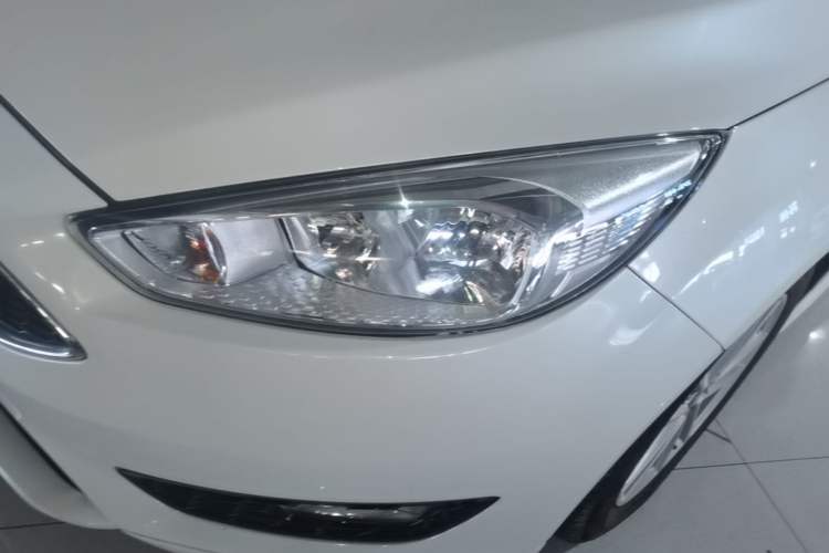 Used Ford Focus 2015 Hatchback EcoBoost 180 Automatic Elite Model Left Front Headlight