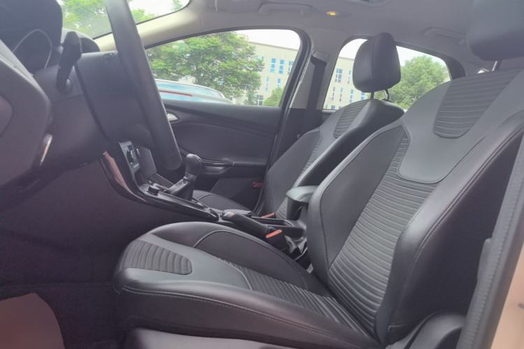Used Ford Focus 2015 Hatchback 1.6L Manual Fashion Edition Left Front Seat