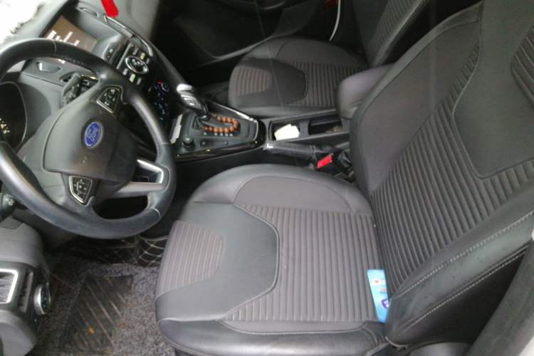 Used Ford Focus 2015 Hatchback EcoBoost 125 Automatic Supreme Style Edition Left Front Seat