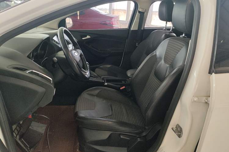 Used Ford Focus 2015 Hatchback 1.6L Automatic Fashion Edition Left Front Seat