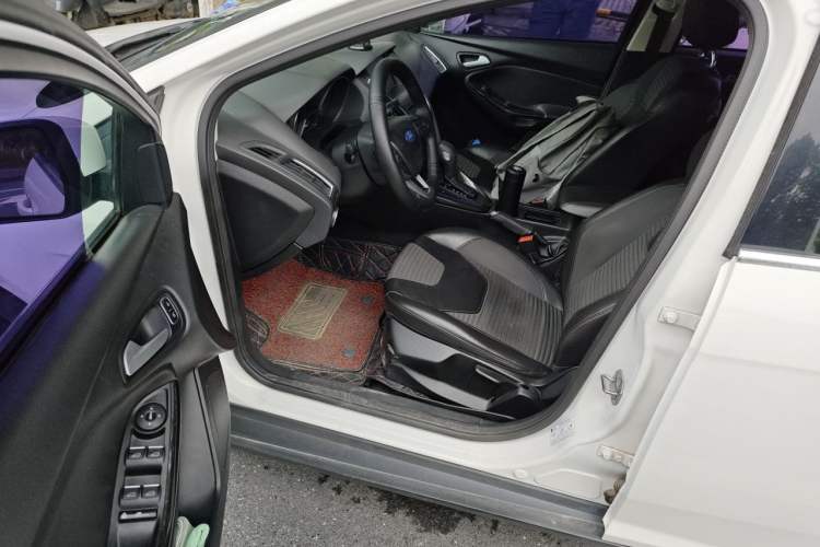 Used Ford Focus 2015 Hatchback EcoBoost 180 Automatic Elite Model Left Front Seat