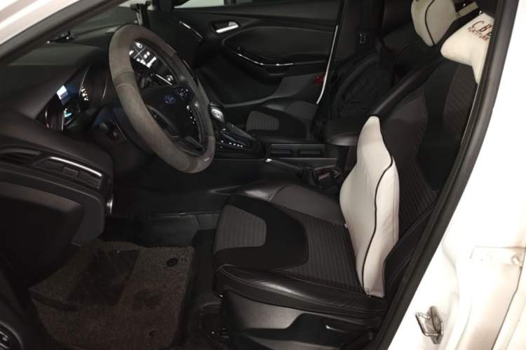 Used Ford Focus 2015 Hatchback EcoBoost 180 Automatic Elite Model Left Front Seat