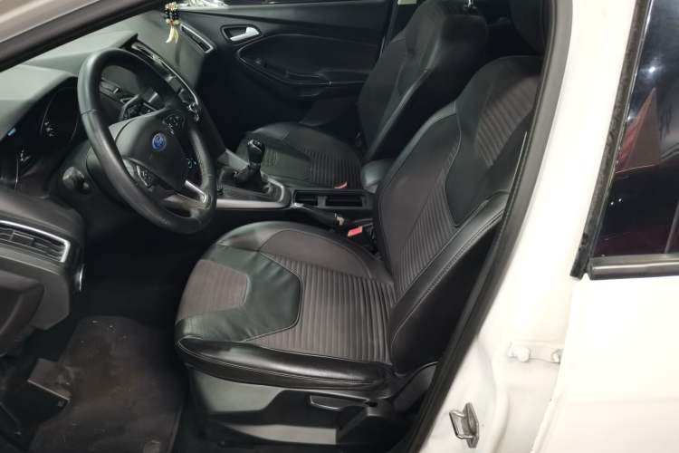 Used Ford Focus 2015 Sedan 1.6L Manual Fashion Edition Left Front Seat