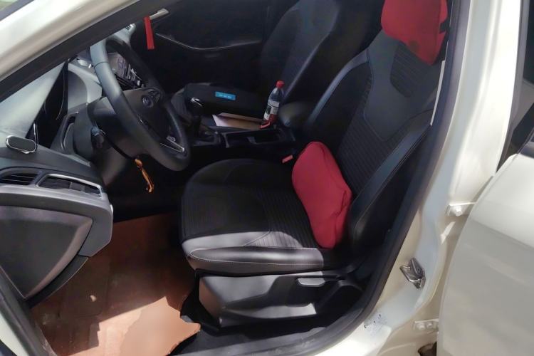 Used Ford Focus 2015 Hatchback EcoBoost 125 Manual – Ultra-Style Edition Left Front Seat