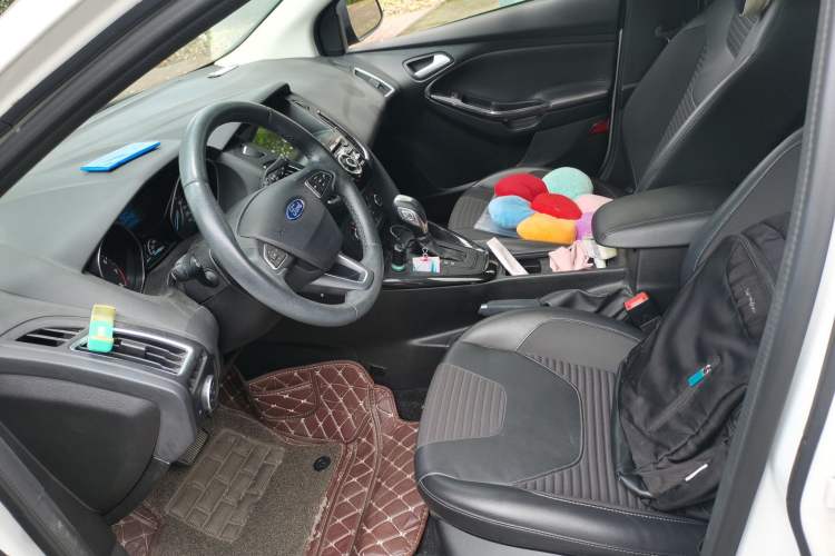 Used Ford Focus 2015 Hatchback 1.6L Automatic Fashion Edition Left Front Seat