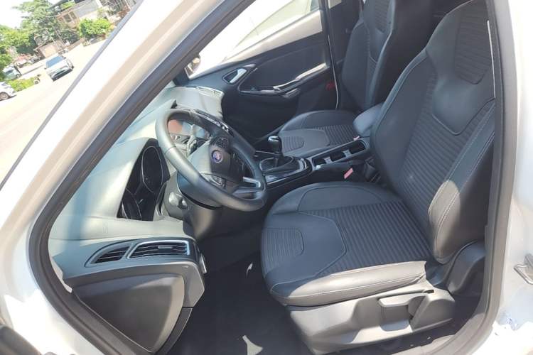 Used Ford Focus 2015 Sedan EcoBoost 125 Manual – Ultra-Style Edition Left Front Seat