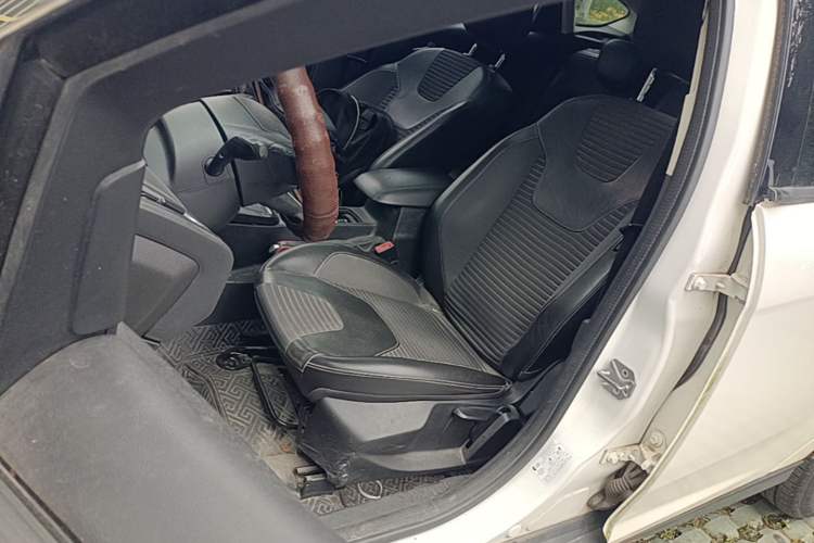 Used Ford Focus 2015 Hatchback 1.6L Automatic Fashion Edition Left Front Seat