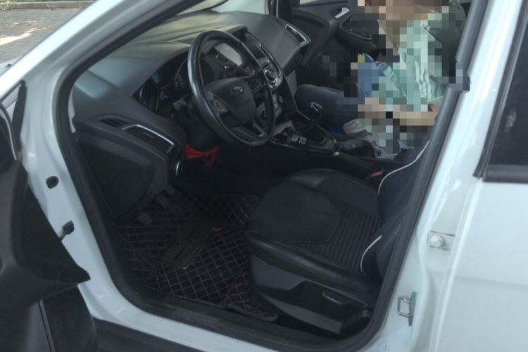 Used Ford Focus 2015 Sedan EcoBoost 125 Manual – Ultra-Style Edition Left Front Seat