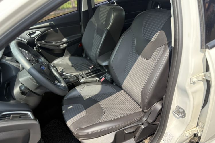 Used Ford Focus 2015 Sedan EcoBoost 125 Automatic Supreme Style Edition Left Front Seat