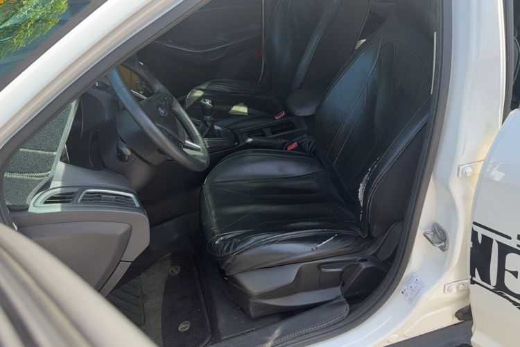 Used Ford Focus 2015 Sedan EcoBoost 125 Manual – Ultra-Style Edition Left Front Seat