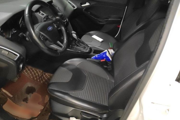 Used Ford Focus 2015 Hatchback EcoBoost 125 Automatic Supreme Style Edition Left Front Seat