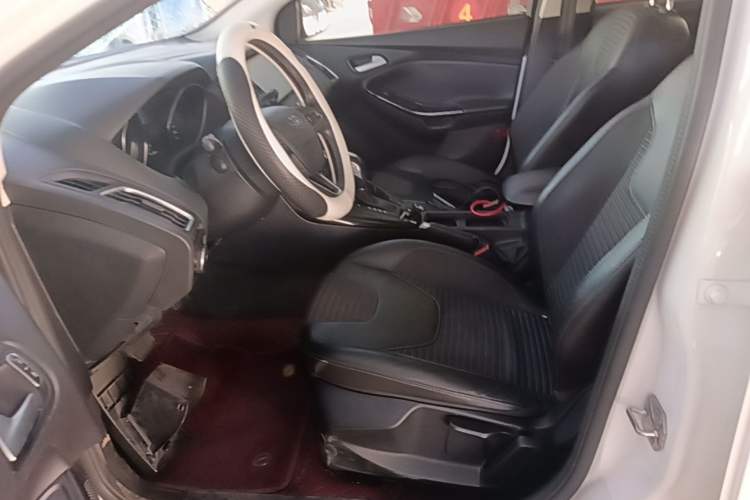 Used Ford Focus 2015 Hatchback 1.6L Automatic Fashion Edition Left Front Seat
