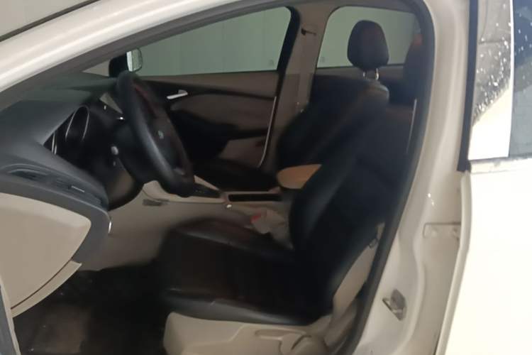 Used Ford Focus 2015 Sedan 1.6L Automatic Comfort Model Left Front Seat