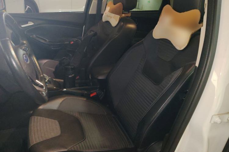 Used Ford Focus 2015 Sedan EcoBoost 125 Automatic Supreme Style Edition Left Front Seat